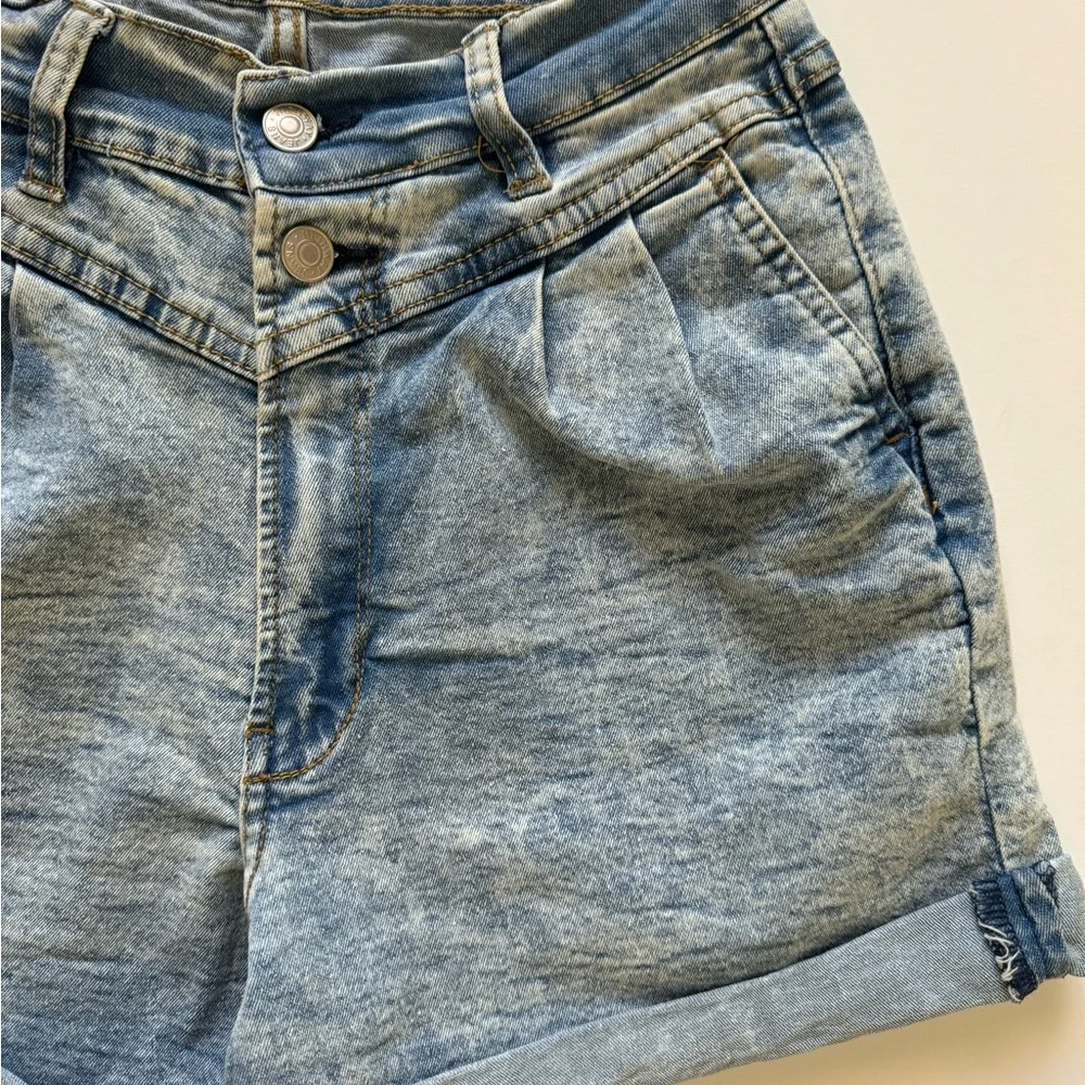 High waisted pleated jean shorts - Picture 3 of 11